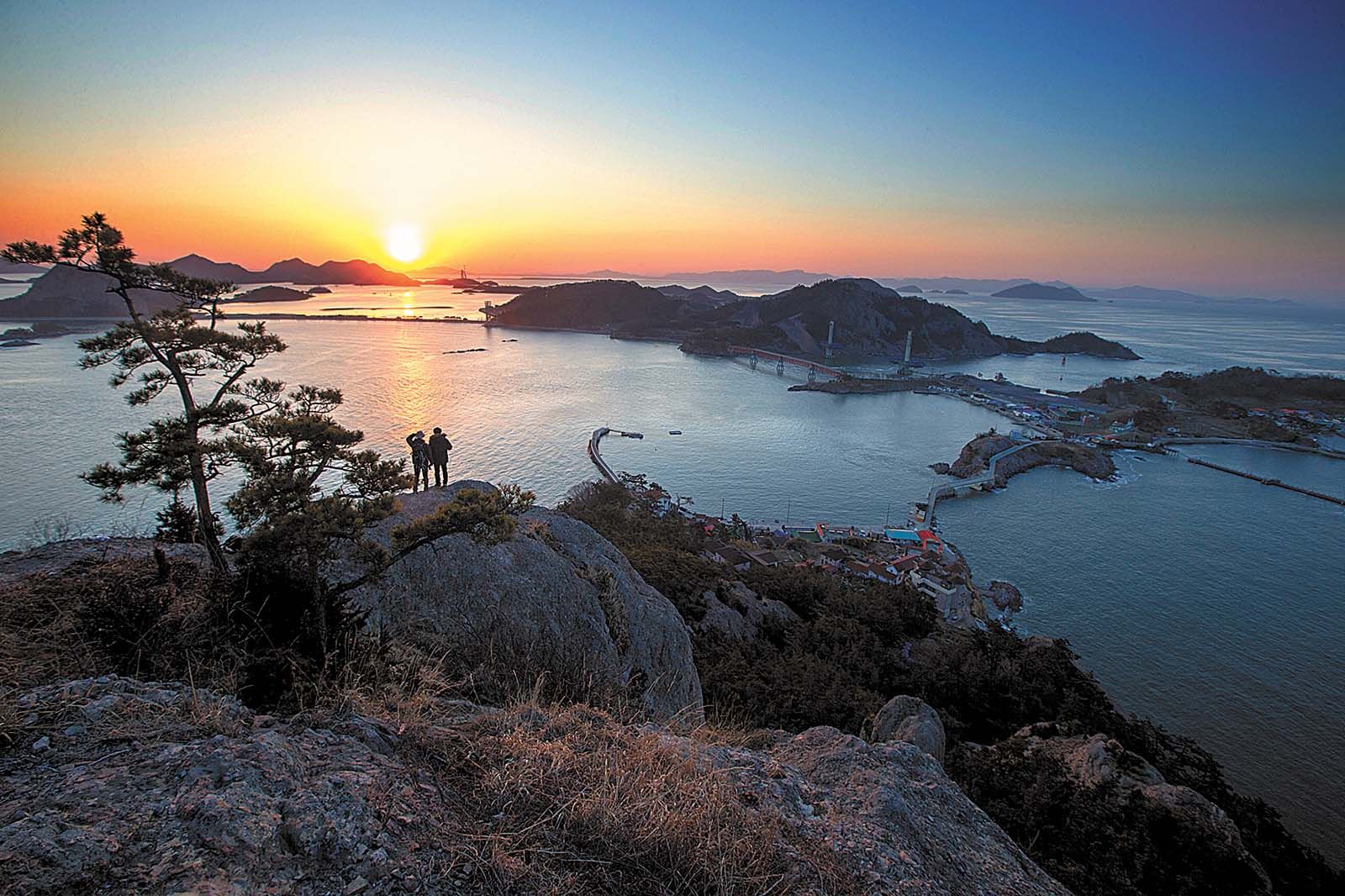 군산 고군산군도의 일출.