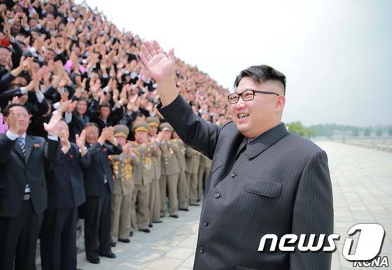 예상못한 '국무위원회' 신설..북한 노선 변화올까? - 뉴스1