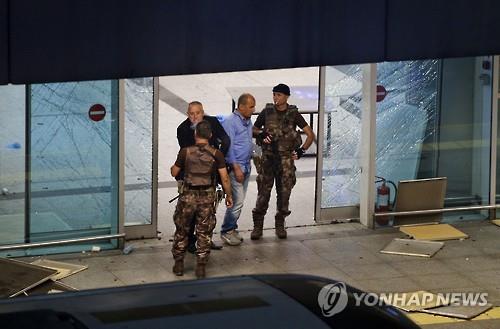 이스탄불공항 자폭테러로 41명 사망·239명 부상..IS 소행 추정(종합6보) - 연합뉴스