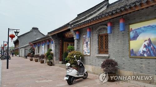 중국 당국이 중국 내 북한식당 종업원들의 집단탈출을 계기로 최근 북중접경에서 활동하는 탈북자 지원 민간단체의 한국인 활동가 수십명을 추방한 것으로 전해졌다. 사진은 북한종업원 13명이 집단탈출한 것으로 추정되는 저장성 닝보의 북한식당인 류경식당. [연합뉴스 자료사진]