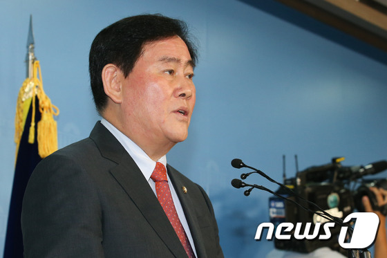 與, 최경환 
