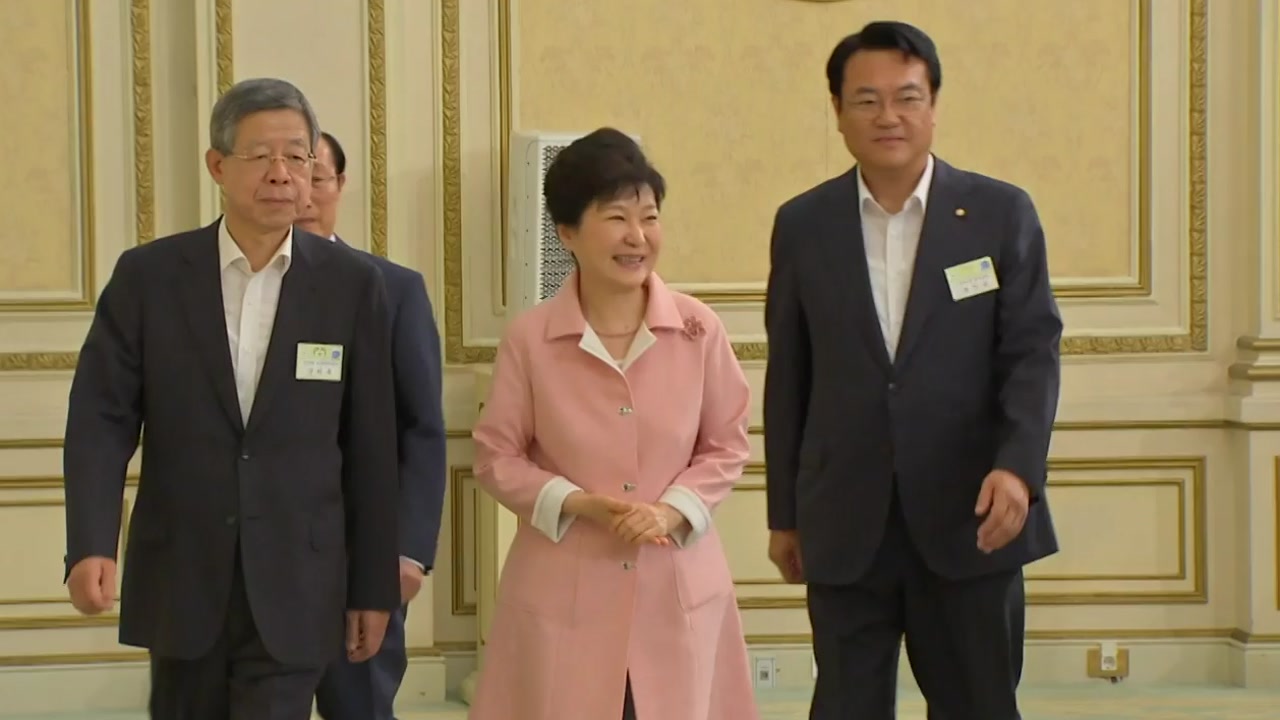 박근혜 대통령, 여당 의원 초청 오찬..당청 소통 주목 - YTN