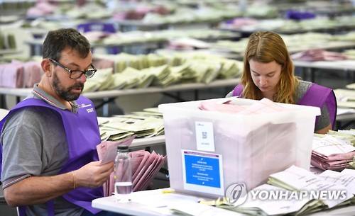 호주 보수여당, 단독정부 가시화..중진 