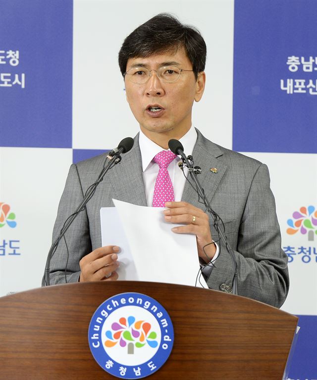 [뒤끝뉴스] '미세먼지 시험대'에 선 안희정 충남지사에게 미세먼지란 - 한국일보