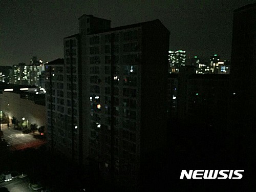 열대야 속 용인시 아파트서 정전..주민 불편 - 뉴시스