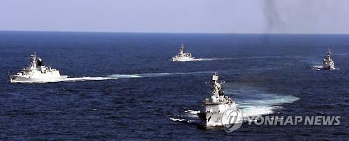 남중국해 인근 해상에서 훈련하는 중국 해군[AP=연합뉴스 자료사진]