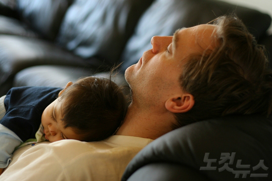 아빠도 육아휴직 쓰고 싶다 하지만 현실은.. - 노컷뉴스