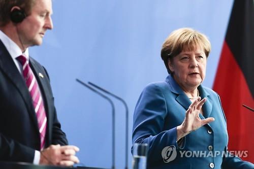 메르켈, 메이 英 새총리에