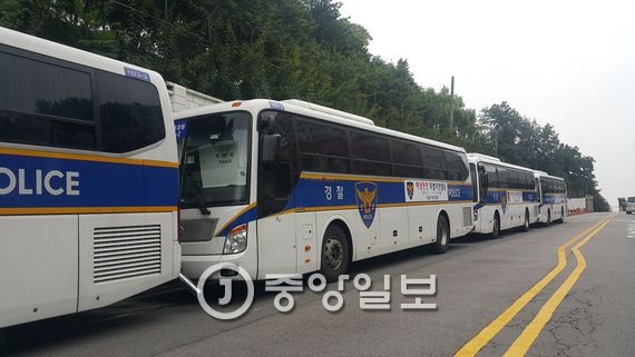 정부, 사드 발표 전부터 삐걱..황인무 차관 성주 방문 취소, 주민들은 상경 - 중앙일보