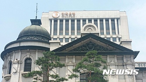 한은, 올해 성장률 전망 2.7%로 낮춰..