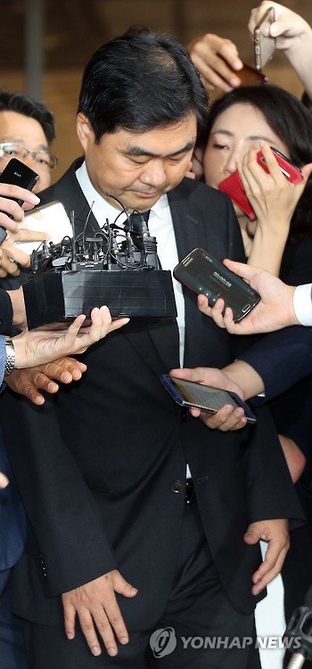 '김정주와 증거인멸 우려'에 현직 검사장 한밤중 체포 - 연합뉴스