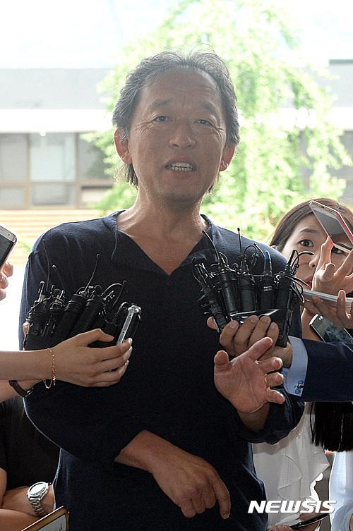 [종합2보]정명훈 3시간 경찰 조사 후 귀가..공금 횡령 혐의 전면 부인 - 뉴시스