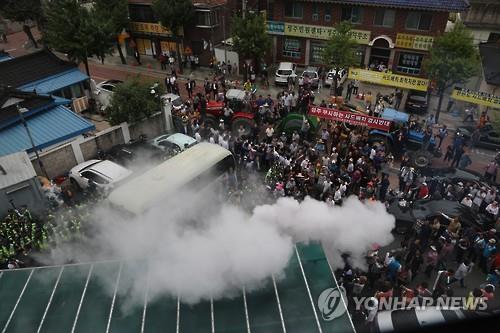 '총리 달걀 투척' 본격 수사..주민 