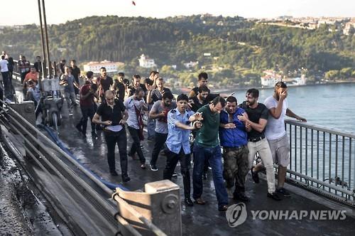 터키 쿠데타 가담자 체포[AP=연합뉴스]