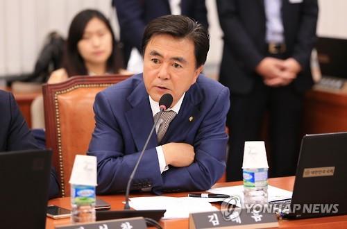 김태흠 