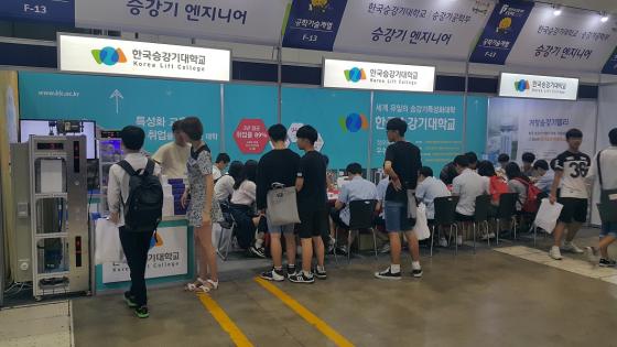 승강엘레베이터 이미지
