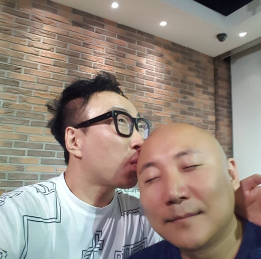 머리와입맞춤 이미지