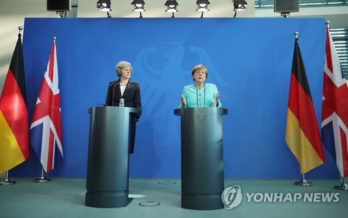 국제무대 데뷔 英 메이, 재치있는 언변으로 '시선 집중' - 연합뉴스
