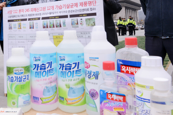 ['가습기 살균제' 늑장 대응]정부, 2014년 'CMIT·MIT 다량 검출' 알고도 1년 7개월 방치 - 경향신문