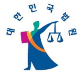 여군 간부 소개하며