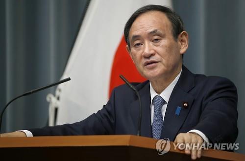 스가 관방장관[AP.연합뉴스.자료사진]