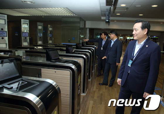 한국-홍콩, 22일부터 자동출입국 심사대 이용 절차 간소화 - 뉴스1