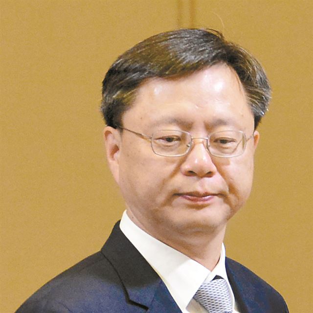 [단독]우병우 민정수석, 사법 고시 통과 후 '고도 근시'로 병역 면제 받아 - 한국일보