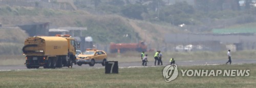 제주공항 활주로 폐쇄 당시 1편 결항·17편 회항..수십편 지연(속보) - 연합뉴스