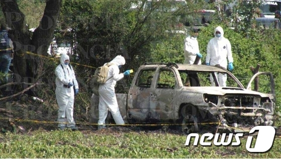멕시코 불탄 시신 10구 무더기 나와..시장이 교사 의혹 - 뉴스1