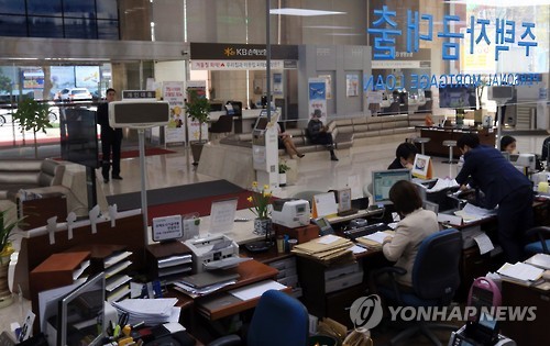 7월 비수기 대출 4조원 넘었다, 이례적 급증 원인은? - 아시아경제