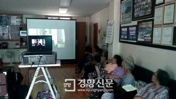 찾아가는 마을 극장 인기 - 경향신문