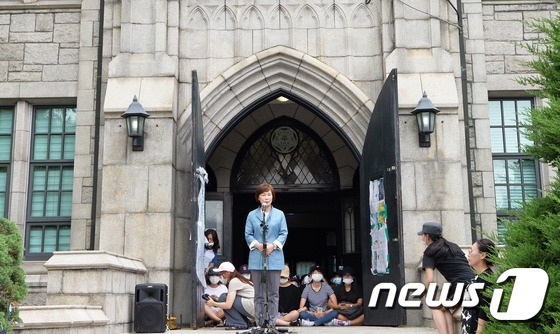 검거 농성 7일만에 총장 '백기투항'..