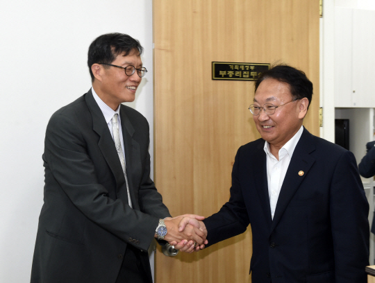 IMF, 韓 구조조정發 실업 경제 주요 위협요인..추경 신속히 집행 권고 - 서울경제