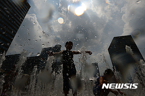 폭염에 전력수요 '빨간불'..예비율 7.55% - 뉴시스
