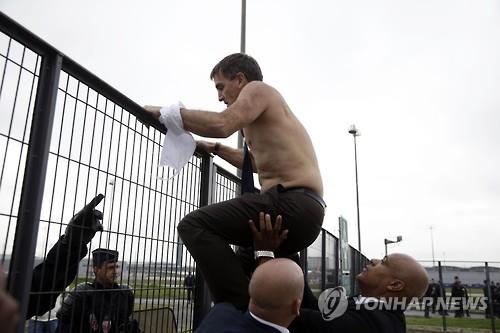 佛 정부, 에어프랑스 임원 폭행하고 옷 찢은 노조간부 해고 - 연합뉴스