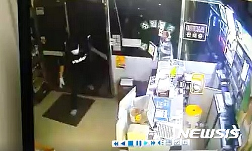심야시간에 편의점서 절도사건 발생..경찰 수사 중 - 뉴시스