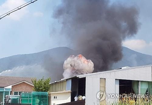 LPG 폐용기 처리업체서 가스통 연쇄 폭발..큰 불길 잡아(종합2보) - 연합뉴스