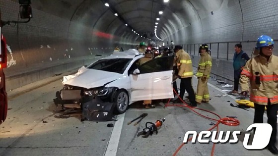 여수 터널서 '졸음운전' 차량 10중 추돌..8명 사상(종합) - 뉴스1