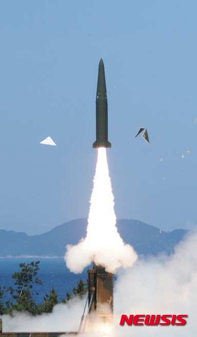 [종합]'한국형 스마트 폭탄' 실전배치..'현무' 탄도미사일 증강 - 뉴시스