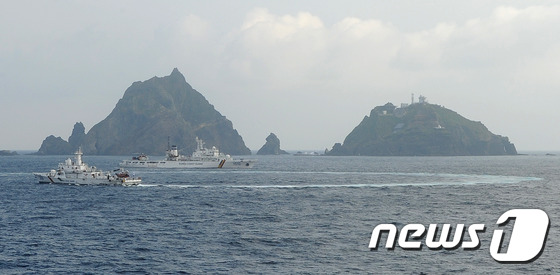 동해해양경비안전본부 소속 1510함과 309함이 지난 8월15일 독도 해상을 수호하고 있다. © News1 서근영 기자