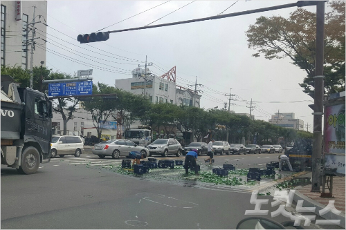 포항 한전 네거리 교차로..소주 1천여병 쏟아져 - 노컷뉴스