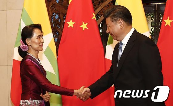 시진핑, 아웅산 수치와 회담 