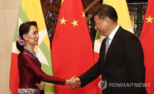 시진핑, 中 방문 아웅산 수치와 회담..