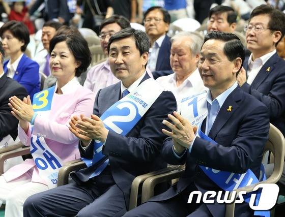 더민주 당권주자들, 서로에게 날선 비판·네거티브 '화살' - 뉴스1
