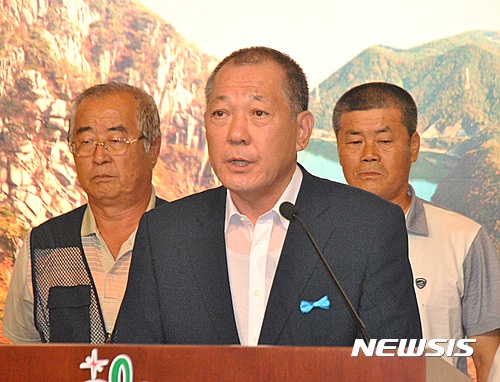 [종합]김항곤 성주군수, 사드 배치 제3후보지 선정 촉구 - 뉴시스