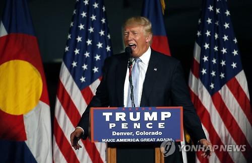 '언론과의 전쟁' 트럼프, 남녀진행자 로맨스 암시-정신이상 주장 - 연합뉴스