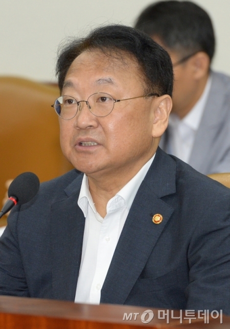 '답답' '비통'..유일호 부총리