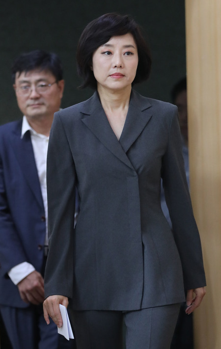 조윤선 부부, 1년 생활비가 5억? - 한겨레
