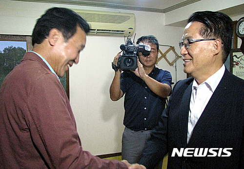 [종합]'더민주 전당대회 날' 박지원·손학규 강진서 회동 - 뉴시스