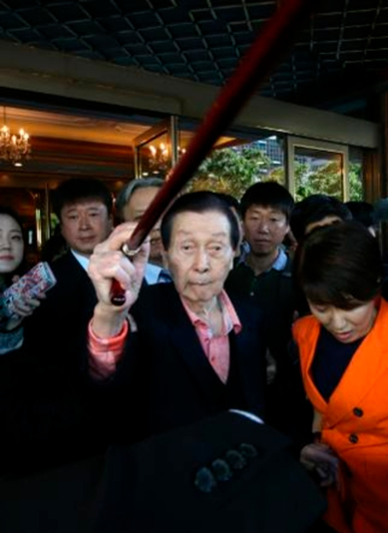 법원, 신격호 롯데 총괄회장 '한정후견' 개시 결정..